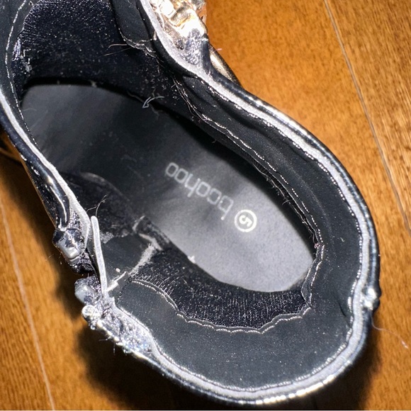 Shiny heeled booties - Picture 12 of 12